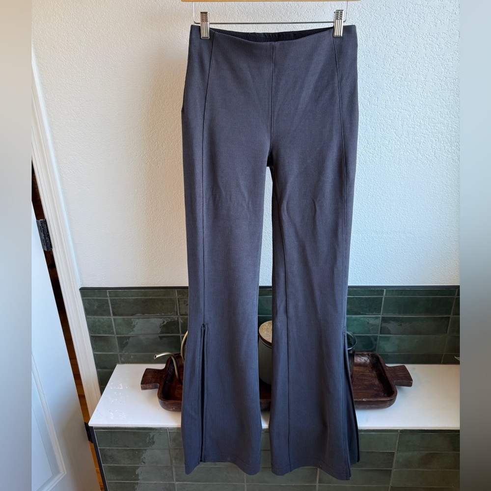 Lululemon Brushed Softstreme Ribbed Zip Flared Pant 32.5". Size 6. NWOT.